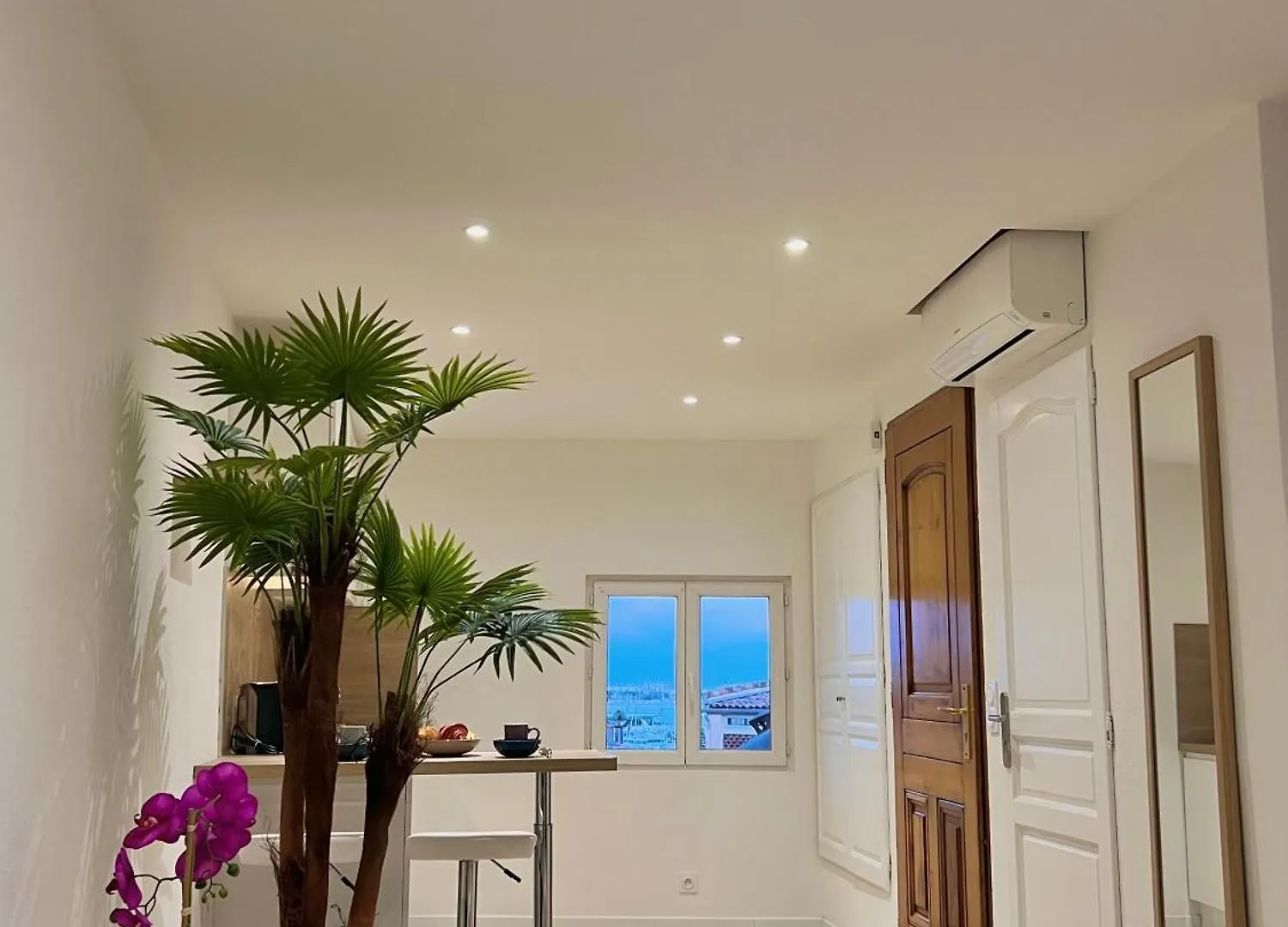 Appartement Studio Vue Mer Au Coeur Du Suquet Cannes Frankrijk